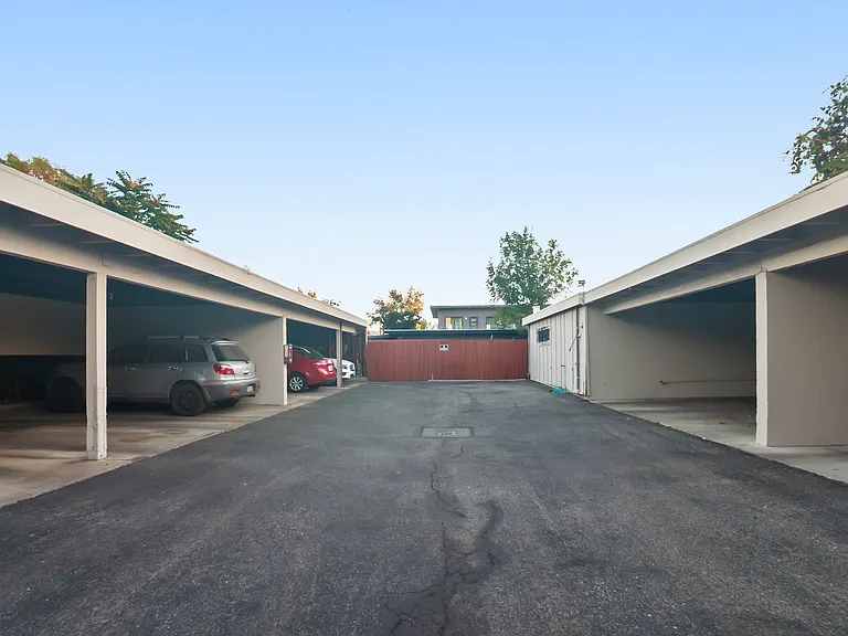 Curtner Villa Apartments — Photo 42