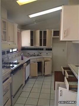 4th image of 395 Summerhill Dr