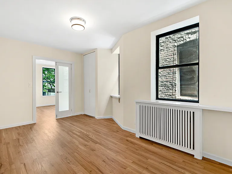 414 W 49th St #2B — Photo 3