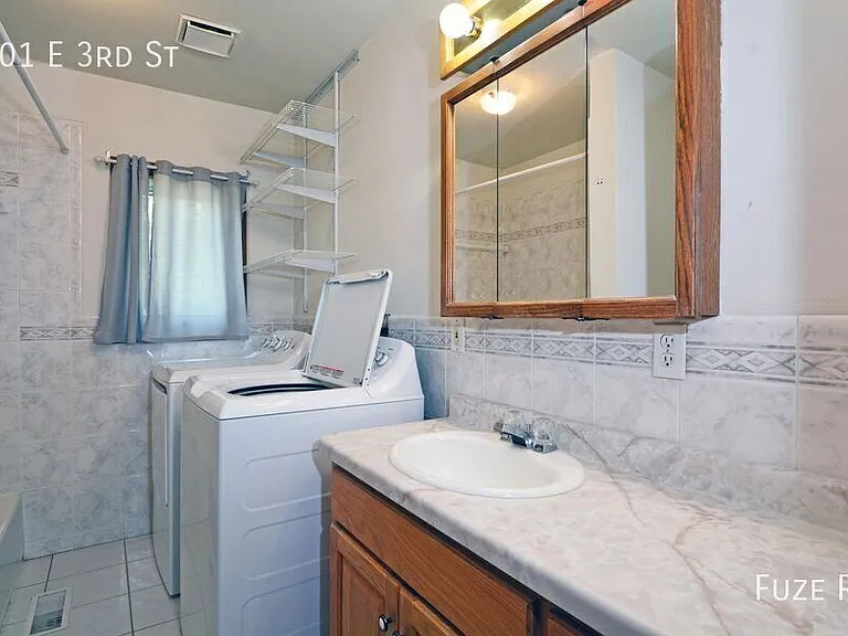 301 E 3rd St — Photo 8