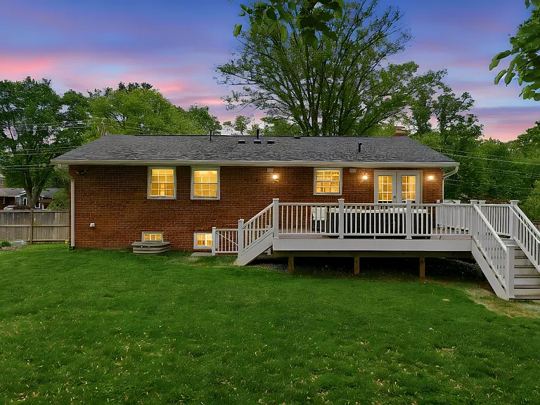 7504 Dolce Dr — Photo 44