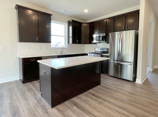 W218N16082 Tiger Lily Dr, Jackson, WI 53037