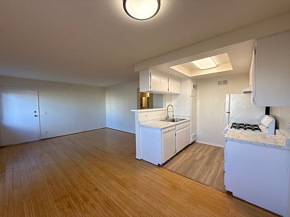 4th image of 2305 Glendale Blvd #102
