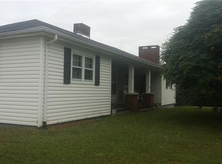 206 Ararat Rd, Pilot Mtn, NC 27041