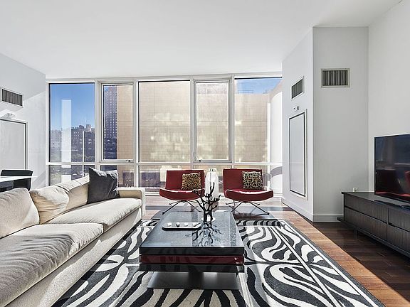4th image of 36 E 14th St APT 4B