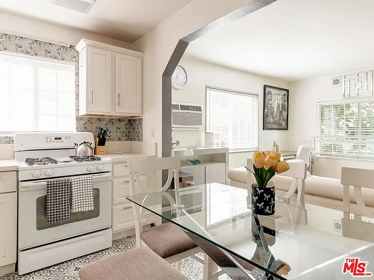 138 S Madison Ave — Photo 14