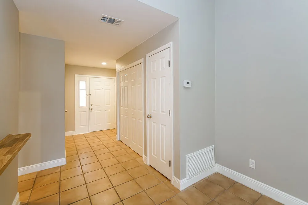 3 bed, 2.0 bath, 1472 sqft, $3,740 — Photo 3