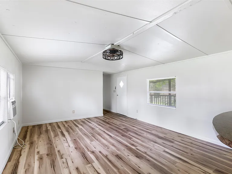 204 1/2 Kerry Rd — Photo 9