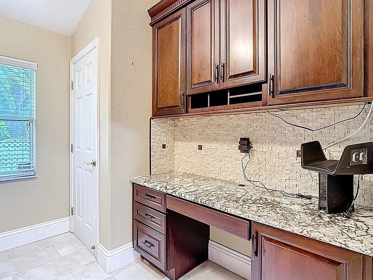2514 Caithness Way — Photo 10
