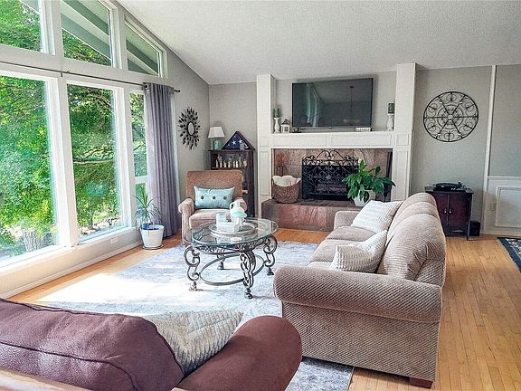3rd image of 25513 121st Street E