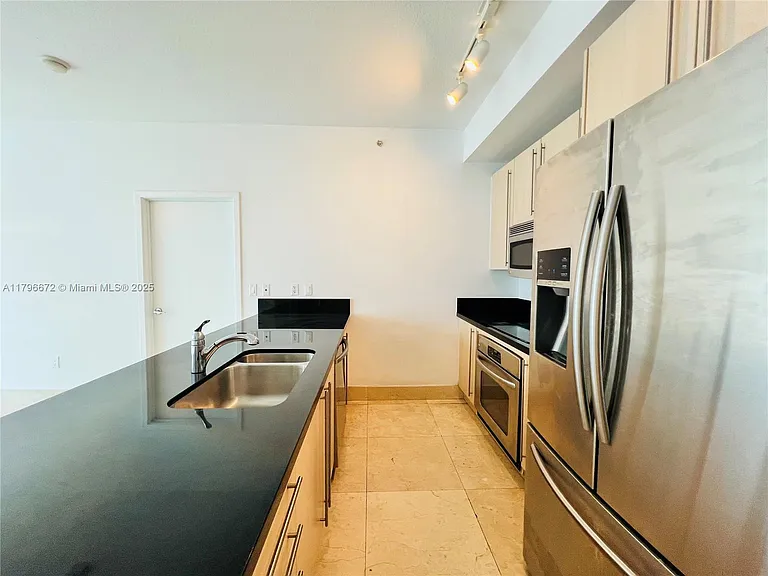 1111 SW 1st Ave #1216 — Photo 7
