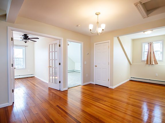 4th image of 40-42 E Barrows St #3