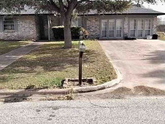 3rd image of 1417 Pin Oak Dr