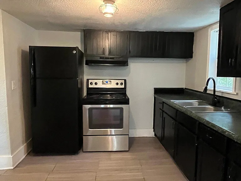 2328 Batavia St — Photo 9