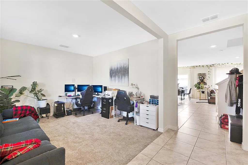 6 bed, 3.0 bath, 2696 sqft, $3,000 — Photo 3