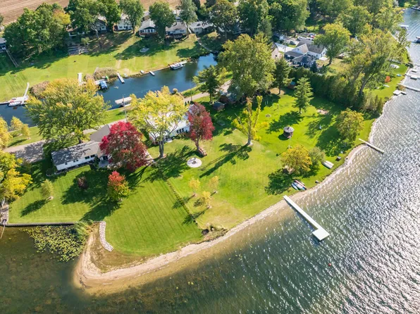 8118 Smiley Dr, Scotts, MI 49088