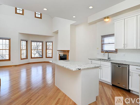 2nd image of 1655 W Wrightwood Ave #3