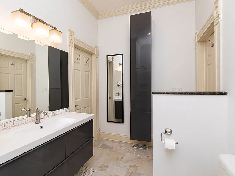 1502 Woodlawn Ave — Photo 8