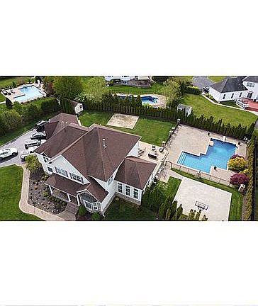 4th image of 7 Brookline Ct