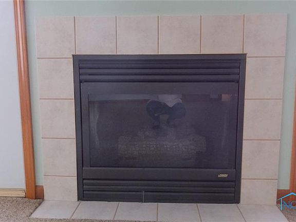4th image of 687 Deerwood Dr