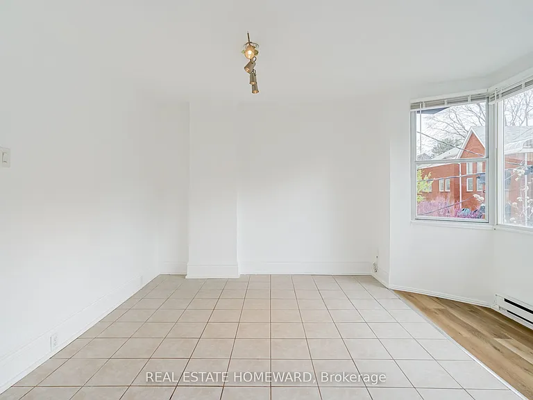 208 Ontario St #UPPER — Photo 13