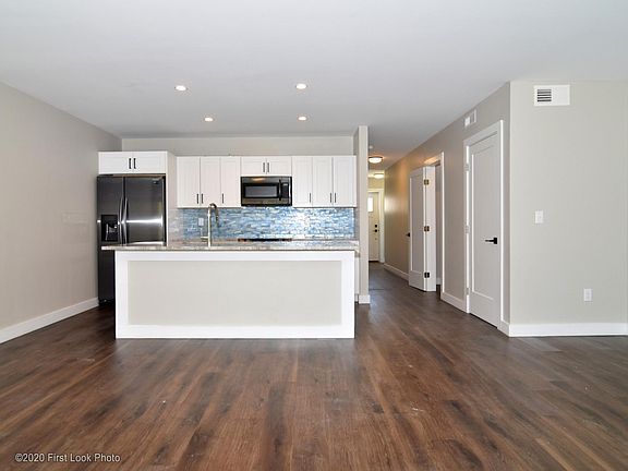 3rd image of 3 Tulip Hill Dr #0