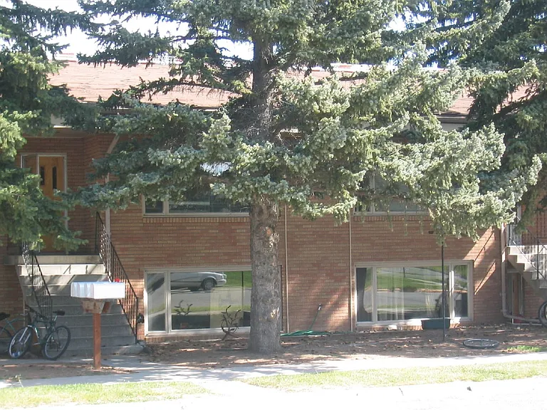 1101 W Dickerson St — Photo 2