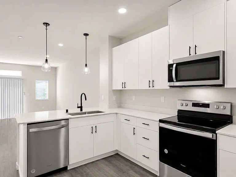16124 Cascadian Way #B4 — Photo 3