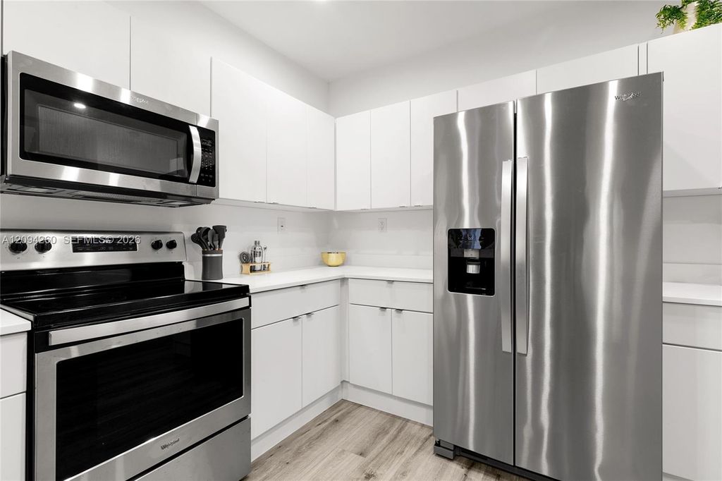 1123 NE 23rd Ter, photo 7