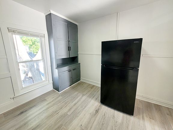 3rd image of 601 Livingston Ave NE APT 2