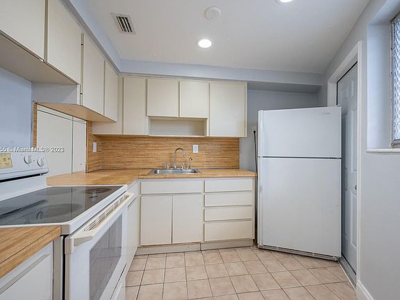 2nd image of 1651 NE Miami Gardens Dr APT 204