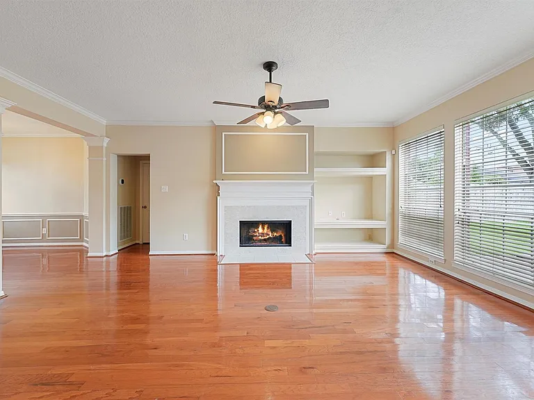 22910 Fairleaf Cir — Photo 4