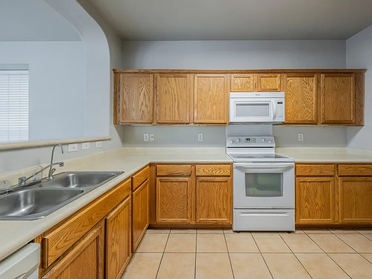 6729 Biscay Bay — Photo 8