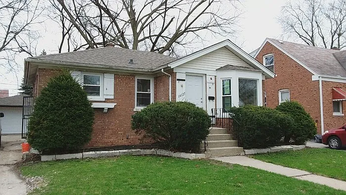 14127 Manor Ave photo 1