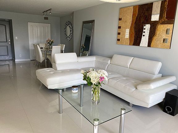 5th image of 100 Bayview Dr APT 207