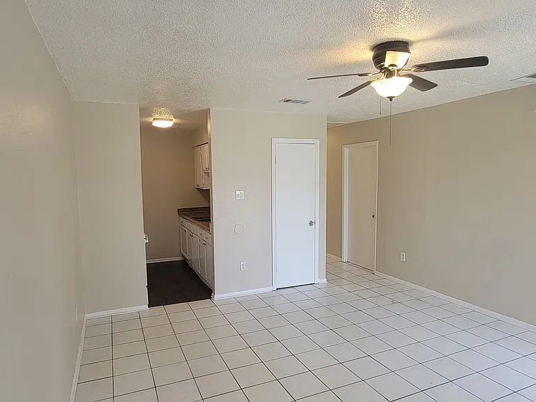 3019 Aspin Dr — Photo 4
