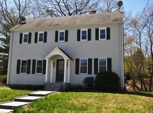 40 Village Ln, Bridgeport, CT 06606