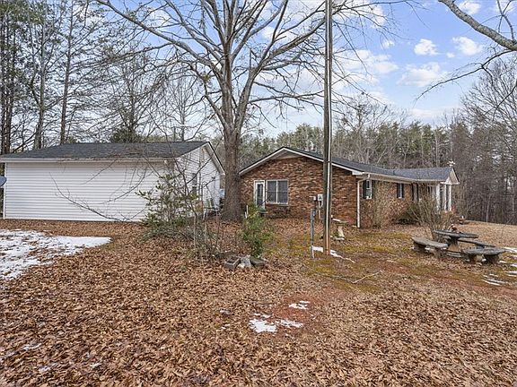 3rd image of 500 W Rutherford St