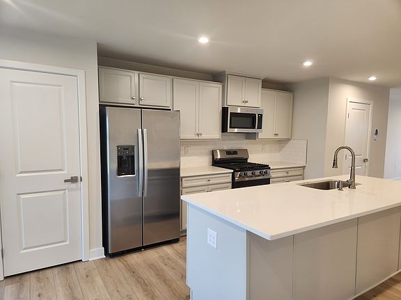 2nd image of 377 Waterside Sq