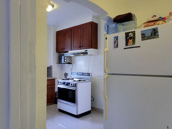 5th image of 5940 Hilton St