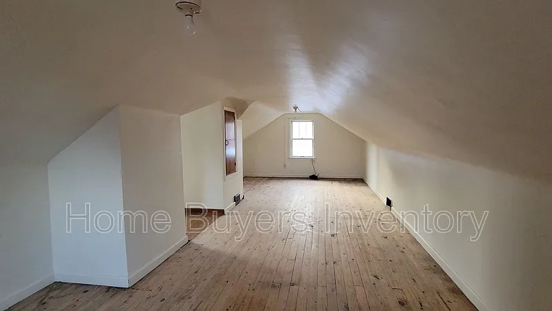 4 bed, 1.0 bath, 1469 sqft, $1,375 — Photo 2