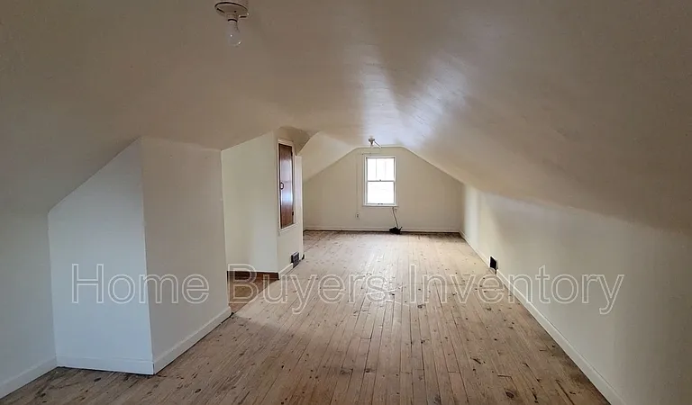 2249 Ridgelawn Ave — Photo 2