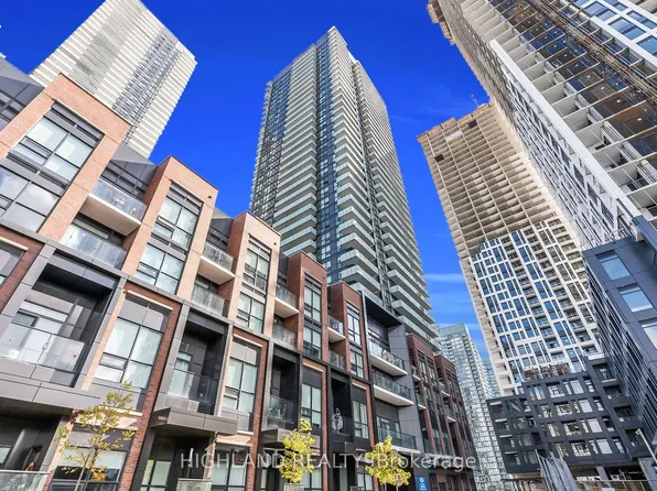 4130 Parkside Village Dr #1307, Mississauga, ON L5B 0L7
