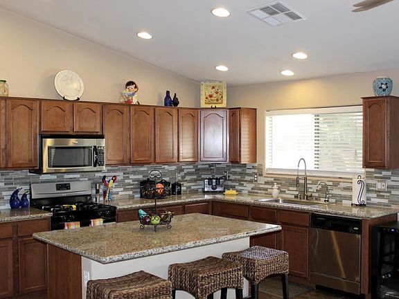 5th image of 43448 W McCord Dr