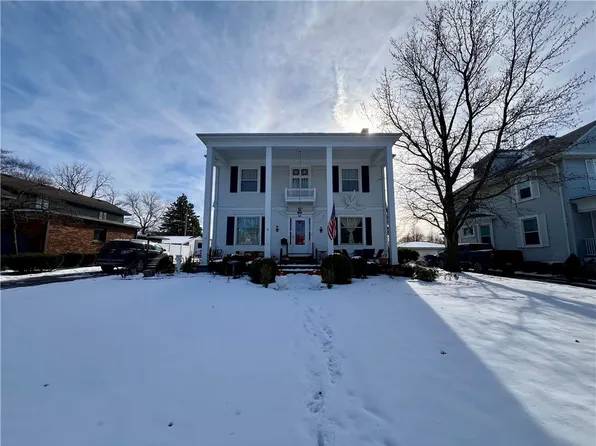 805 E Washington St, Hoopeston, IL 60942