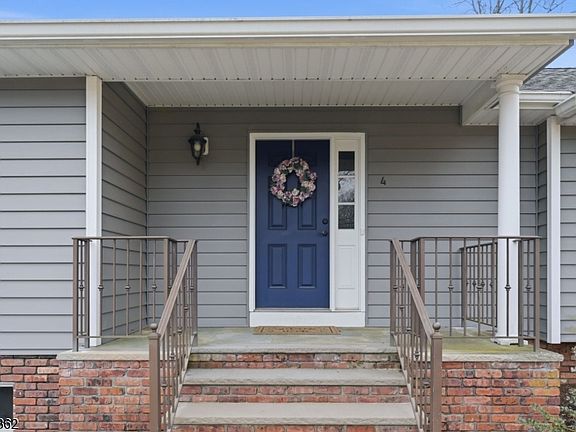 4th image of 4 Carrell Rd