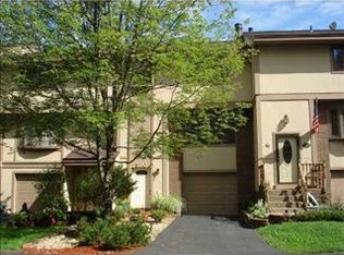 520 Hunters Path Rd, Bridgeville, PA 15017