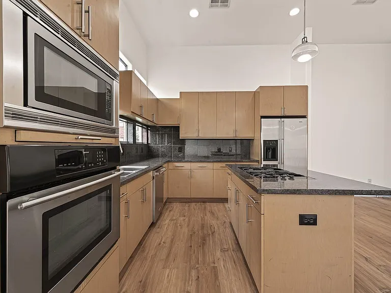 724 Ruthven St — Photo 19