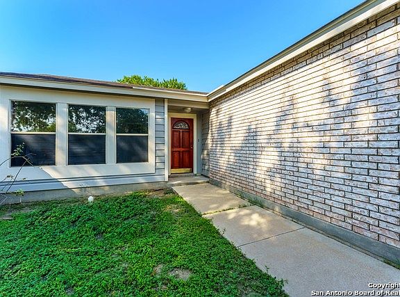 3rd image of 2929 Moss Plain Dr