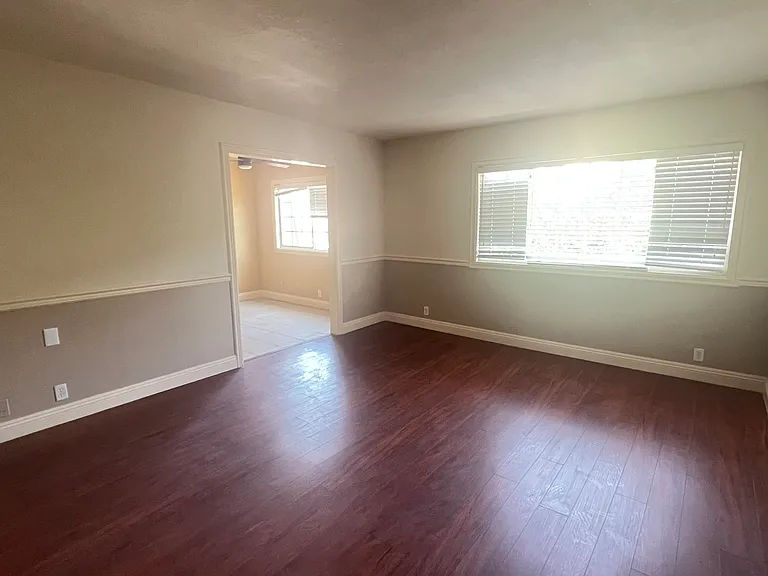 560 W Duarte Rd #B — Photo 6